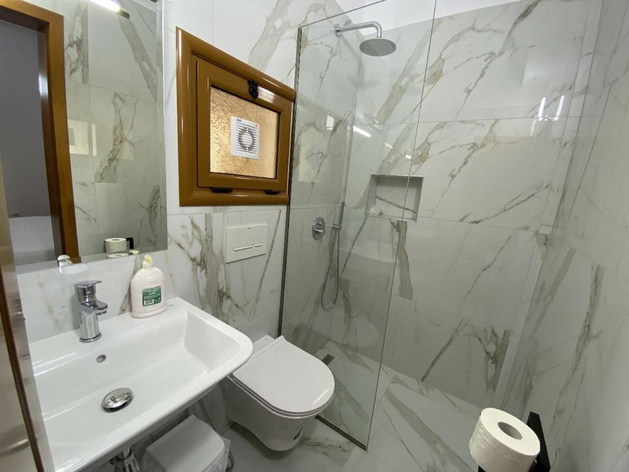 Hotel Martini Wlora Zewnętrze zdjęcie